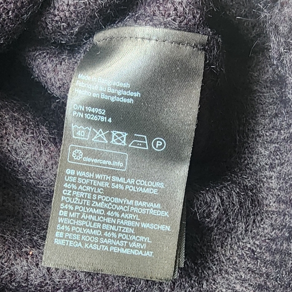 H&M divided, oversized fluffy sweater, size L 🐈⬛🖤 - Picture 7 of 7